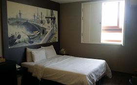 Rampart Hotel